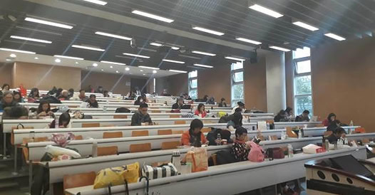 我們看到的是：各大學願意提供非常好的考場服務，另一方面卻阻止學生入學就讀他們想讀的科系。