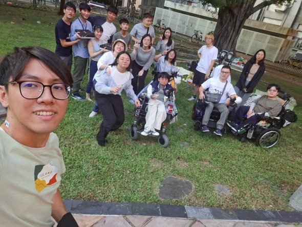 「一句一句堆砌成一聚」相關照片,第 2 張