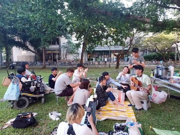 「一句一句堆砌成一聚」相關照片,第 4 張